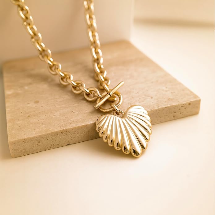 HERIER Cute Heart Necklace Dainty 18k Gold Plated Tiny Heart Pendant Choker Necklaces Small Gold Love Open Heart Chain Necklace for Women Simple Gold Necklace for Women Trendy Jewelry