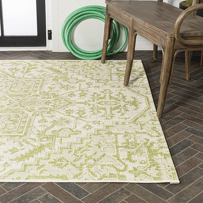 JONATHAN Y Boho Medallion Indoor Outdoor Area Rug 4X6 Cream/Green, Estrella Textured Weave for Backyard, Patio, Porch, Easy-Cleaning, High Traffic, Pet-Friendly, Non-Shedding (SMB105E-4)
