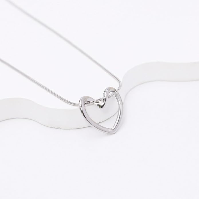 Dainty Love Heart Pendant Necklace Crystal Love Heart Charm Choker Silver Gold Plated Necklace Birthstone Jewelry for Women Trendy Daily Jewelry Accessories Stuff Birthday Gifts