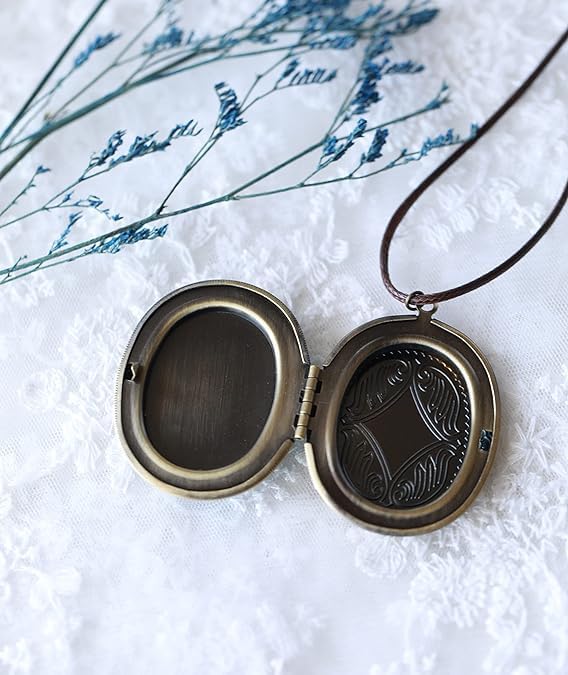 Handmade Oval Shaped Photo Locket with dried Pressed Flowers Locket pendant Necklace