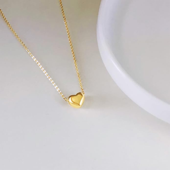 Airmb Cute Heart Necklace for Women Gold/Silver Plated Heart Pendant Choker Necklaces Tendy Love Heart Chain Necklace Dainty Gold/Silver Necklace Jewelry Gifts for Women