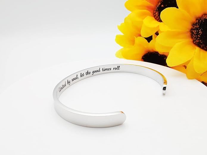 Dczosily Inspirational Bracelets for Women Stainless Steel Cuff Bracelet Engraved Jewelry Motivational Bangles Personalized Gifts for Best Friend/Mom