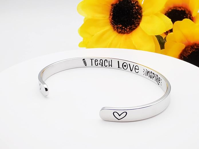 Dczosily Inspirational Bracelets for Women Stainless Steel Cuff Bracelet Engraved Jewelry Motivational Bangles Personalized Gifts for Best Friend/Mom