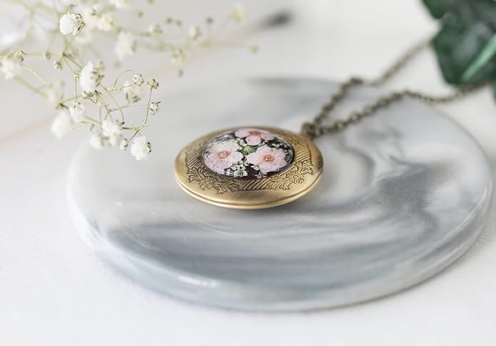 Handmade Oval Shaped Photo Locket with dried Pressed Flowers Locket pendant Necklace