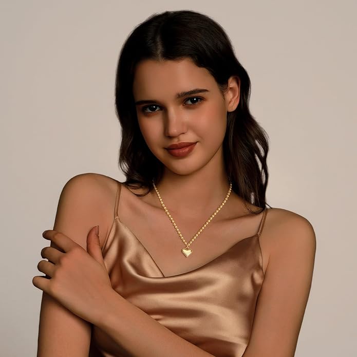 Zeffy Dainty Gold Heart Necklace for Women Trendy 14K Gold/Silver Plate Cute Heart Pendant Choker Necklaces Gold Love Heart Chain Necklace for Women Dainty Gold Jewelry Gifts for Women