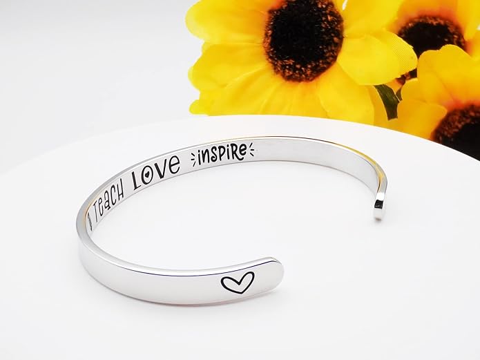 Dczosily Inspirational Bracelets for Women Stainless Steel Cuff Bracelet Engraved Jewelry Motivational Bangles Personalized Gifts for Best Friend/Mom