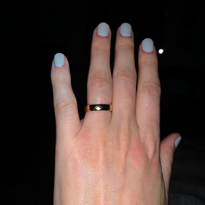 TRUMIUM Tungsten Wedding Rings for Men Women 4MM 6MM 8MM Mens Wedding Band Black/Rose Gold/Gold Plated Rings Hammered Matte Finish Jewelry Comfort Fit Size 5-13