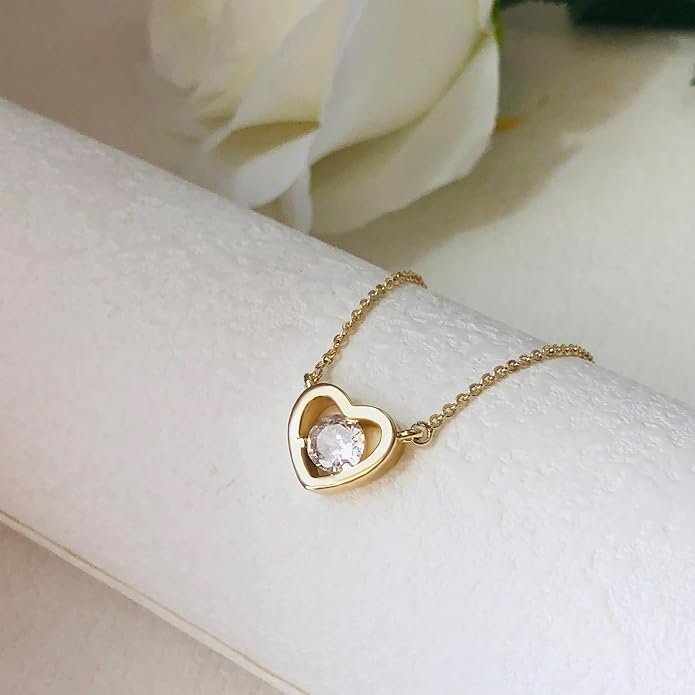 Airmb Cute Heart Necklace for Women Gold/Silver Plated Heart Pendant Choker Necklaces Tendy Love Heart Chain Necklace Dainty Gold/Silver Necklace Jewelry Gifts for Women