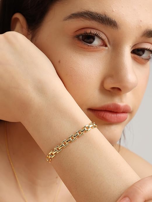 FRUMOS 18K Gold Plated Brass Bracelet for Women, Dainty Adjustable Chain Bracelet, Hypoallergenic Fashion Jewelry for Daily Wear