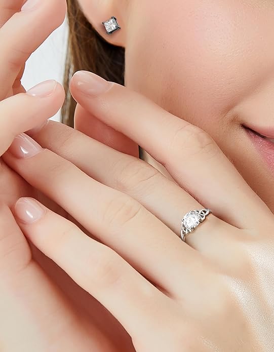 MomentWish Engagement Ring for Women, 1-2 Carats Moissanite Rromise Ring, D Color VVS1 Moissanite Wedding Ring 925 Sterling Silver Solitaire Rings