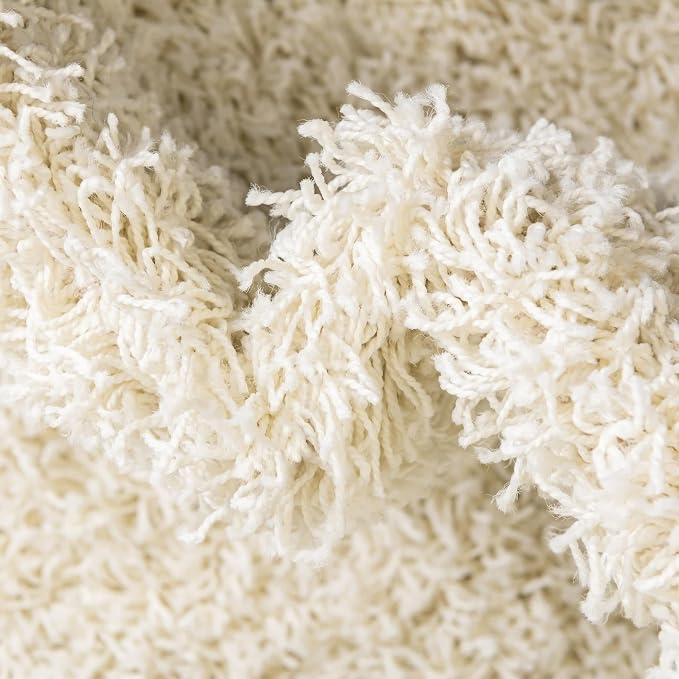 Unique Loom Solid Shag Collection Area Rug (6' 1" Round, Pure Ivory)