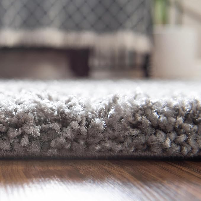 Unique Loom Solid Shag Collection Area Rug (7' 1" Round, Cloud Gray)