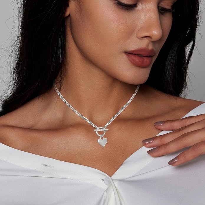 HERIER Cute Heart Necklace Dainty 18k Gold Plated Tiny Heart Pendant Choker Necklaces Small Gold Love Open Heart Chain Necklace for Women Simple Gold Necklace for Women Trendy Jewelry