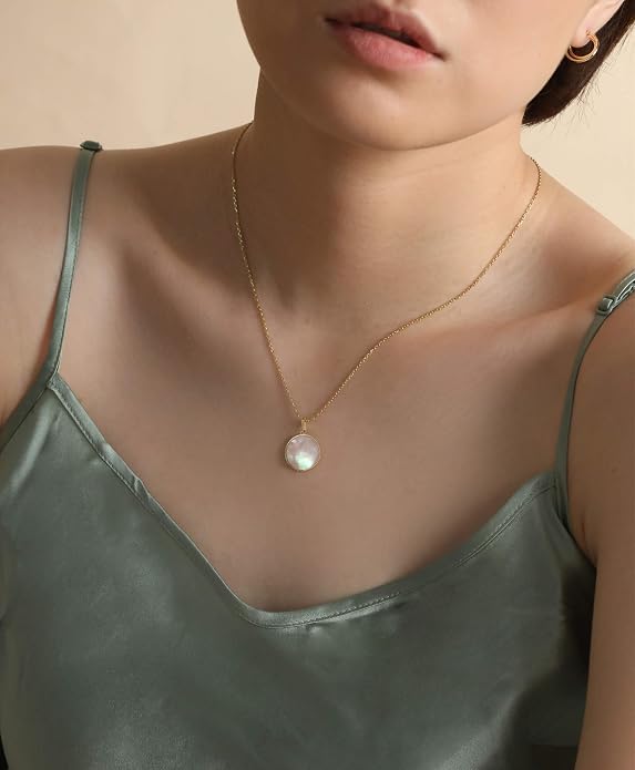 S.Leaf Sterling Silver Pearl Necklace for Women Gold Plated Double-sided Mother of Pearl Four Leaf Clover Shell Necklace Dainty Pendant Necklaces Gift for Women Her Mother Daughter Bridesmaids