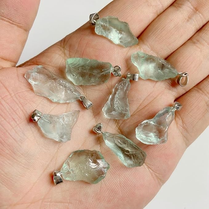 10pcs Irregular Raw Natural Green Crystal Rock Stone Pendant Healing Crystal Chakra Gemstone Charm for Jewelry Making DIY Necklace Earrings Accessories Reiki