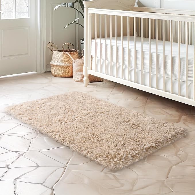 qulint 2x3 Rug for Bedroom, Tan Fluffy Area Rug for Nursery Soft Shag Small Carpet for Kid Room, Fuzzy Shaggy Alfombras para Salas Modernas for Boys and Girls Dorm Home Decor (2ft x 3ft, Light Tan)