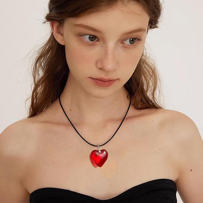 Zeffy Cute Heart Necklace 18k Gold/Silver Plated Tiny Heart Pendant Choker Necklaces Gold Love Heart Chain Necklace for Women Dainty Gold Jewelry Valentines Day Gifts for Women Girls Teen Girls