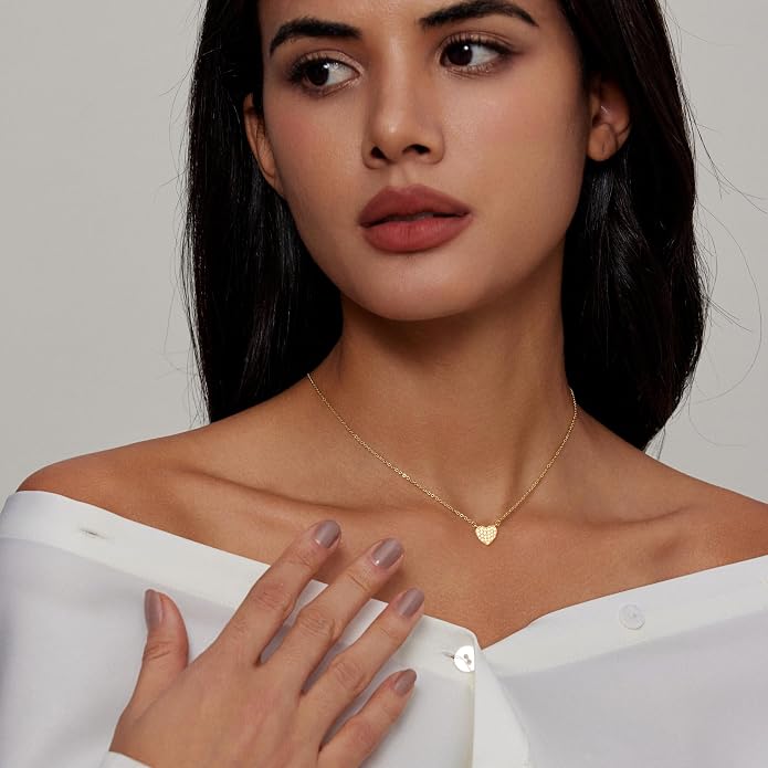 Zeffy Dainty Gold Heart Necklace for Women Trendy 14K Gold/Silver Plate Cute Heart Pendant Choker Necklaces Gold Love Heart Chain Necklace for Women Dainty Gold Jewelry Gifts for Women