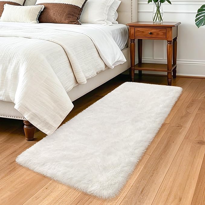 2x5 Feet White Soft Runner Rug for Bedroom Bedside, Fluffy Washable Runner Carpet for Hallway, Entryway, Dorm, Cute Furry Area Rug for Kids Girls Room, Nursery, Playroom, Home Decor