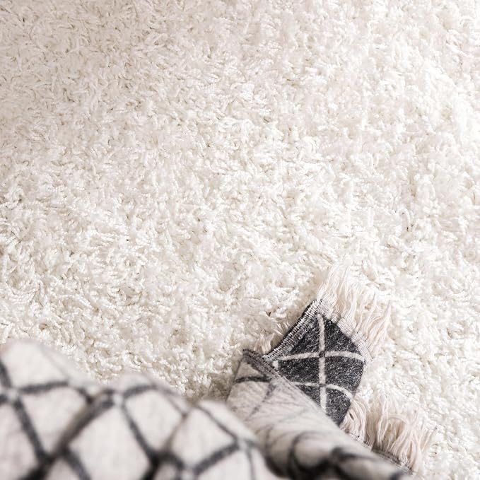 Unique Loom Solid Shag Collection Area Rug (4' Octagon, Snow White)