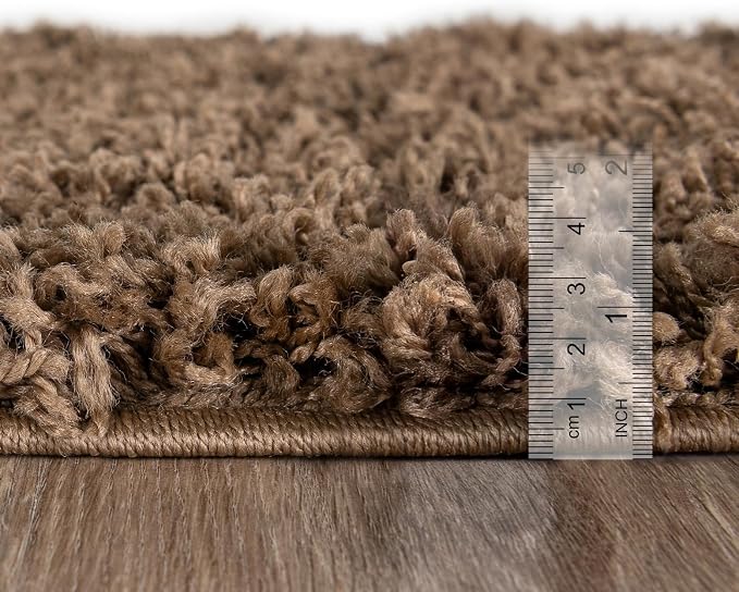 Unique Loom Solid Shag Collection Area Rug (2' 2" x 3' 1" Rectangle, Sandy Brown)