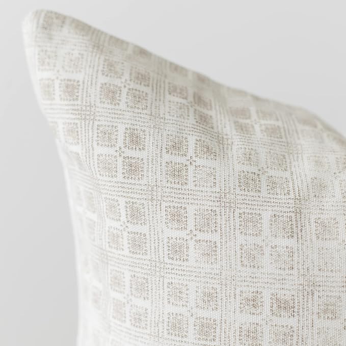 Woven Nook - Modern & Luxurious 18" x 18" Decorative Boho Throw Pillow Covers - Durable Quality & Machine Washable - 100% Cotton - Fleur Design - 4 Pack