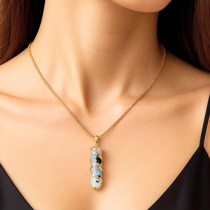 Amazing Gemstone Moonstone Necklace for Women - Premium Rainbow Moonstone Crystals Necklace for Women - Jewelry to bring Balance, Harmony, Creativity, Endurance and Inner Confidence.