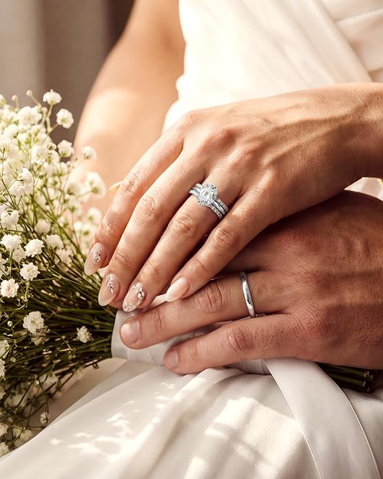 GEMQUEEN 2Pcs Moissanite Rings for Women : 18K White Gold Plated 925 Sterling Silver Engagement Ring Eternity Wedding Band Dainty Moissanite Stackable Jewelry Set D Color VVS1 Clarity Size 4-10