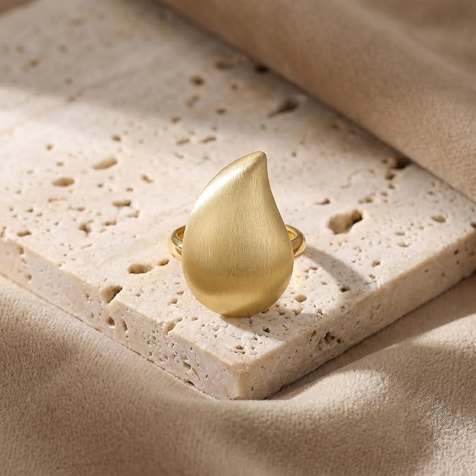 Mytys Statement Chunky Ring Square Gold Plated, Minimalist Modern Geometric Dome Fashion Rings for Women, Trendy Oversized Band Ring Jewelry Gift