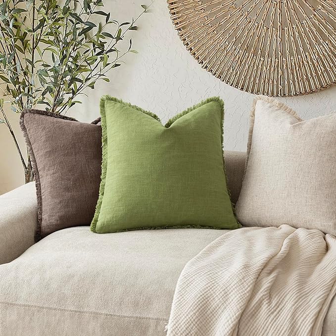 Foindtower Set of 2 Decorative Linen Fringe Throw Pillow Covers Cozy Boho Farmhouse Cushion Cover with Tassels Soft Accent Pillowcase for Couch Sofa Bed Living Room Home Decor,20×20 Inch,Lush Green