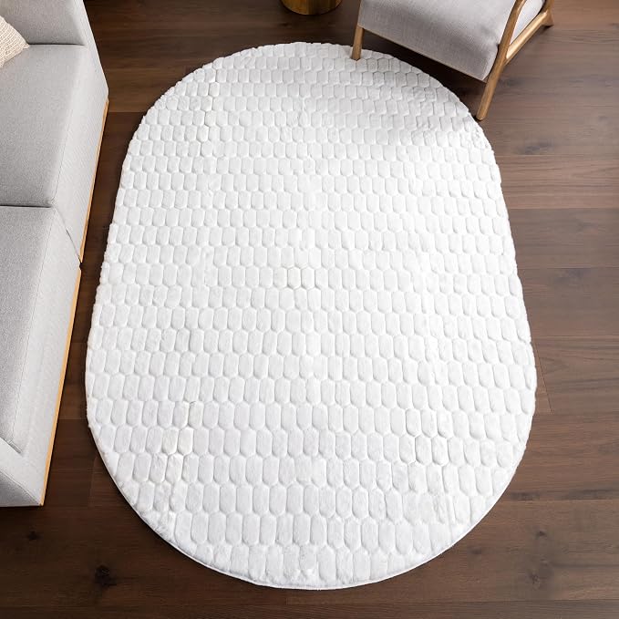 Nuloom Nia White/Ivory, 5' x 7'6" Oval, Cozy Shag, Fluffy and Soft, High Traffic, Stain Resistant, Easy Clean, Durable Machine Washable Area Rug for Bedroom, Living Room, Dining, Den, Foyer, Entryway