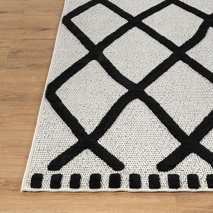 CAMILSON Modern Rug 5x7 Luxury Diamond Pattern Micro Loop Area Rugs Soft High-Low Pile Stain Resistant Easy to Clean Non-Shedding Durable Living Room Kitchen Indoor Carpet (Black/White)