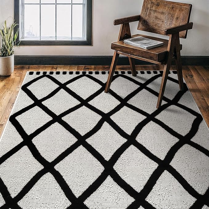 CAMILSON Modern Rug 5x7 Luxury Diamond Pattern Micro Loop Area Rugs Soft High-Low Pile Stain Resistant Easy to Clean Non-Shedding Durable Living Room Kitchen Indoor Carpet (Black/White)