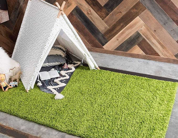 Unique Loom Solid Shag Collection Area Rug (5' 1" x 8' Rectangle, Grass Green)