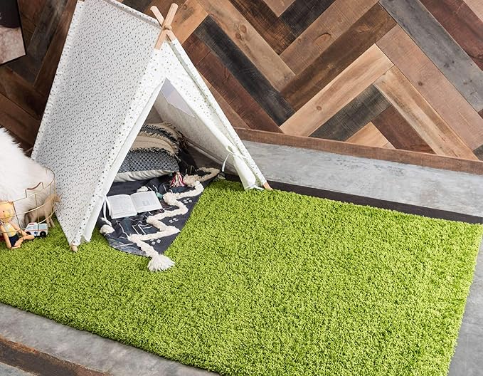 Unique Loom Solid Shag Collection Area Rug (2' x 3' 1" Rectangle, Grass Green)