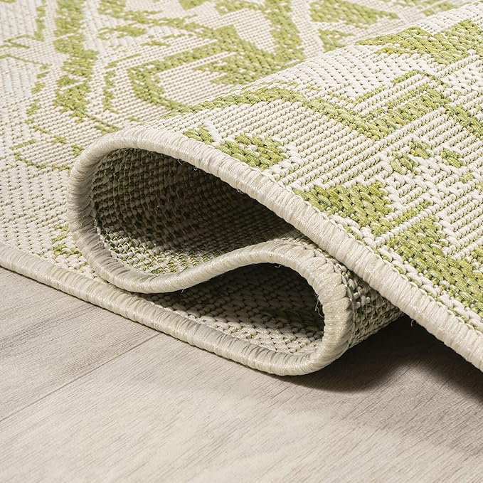 JONATHAN Y Boho Medallion Indoor Outdoor Area Rug 4X6 Cream/Green, Estrella Textured Weave for Backyard, Patio, Porch, Easy-Cleaning, High Traffic, Pet-Friendly, Non-Shedding (SMB105E-4)