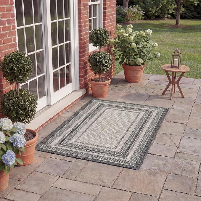 SAFAVIEH Courtyard Outdoor Accent Rug 2'3"x5', Light Grey CY8475-37612
