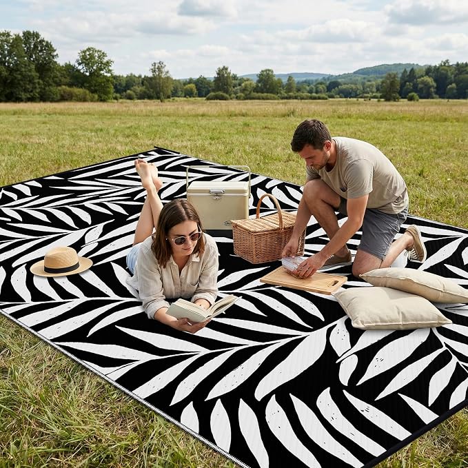 Smiry Outdoor Rug 8x10 ft, Waterproof Reversible Plastic Straw Rugs, Outdoor Area Rug with Leaf Pattern, Outside Floor Mat for Patio, Backyard, Deck, Picnic, Beach, Camping, Black & White
