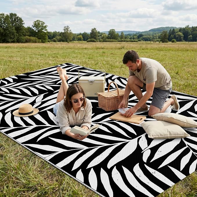 Smiry Outdoor Rug 5x8 ft, Waterproof Reversible Plastic Straw Rugs, Outdoor Area Rug with Leaf Pattern, Outside Floor Mat for Patio, Backyard, Deck, Picnic, Beach, Camping, Black & White