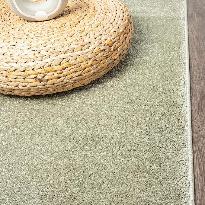 JONATHAN Y Haze Solid Low-Pile Green 5x8 Oval Indoor Area Rug, Coastal,Bohemian,Minimalist,Classic, Easy-Cleaning for Living Room,Bedroom,Kitchen,Pet Friendly,Non-Shedding (SEU100O-5OV)