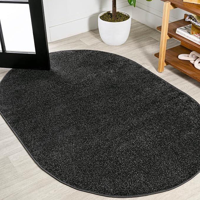 JONATHAN Y Haze Solid Low-Pile Black 5x8 Oval Indoor Area Rug, Coastal,Bohemian,Minimalist,Classic, Easy-Cleaning for Living Room,Bedroom,Kitchen,Pet Friendly,Non-Shedding (SEU100I-5OV)