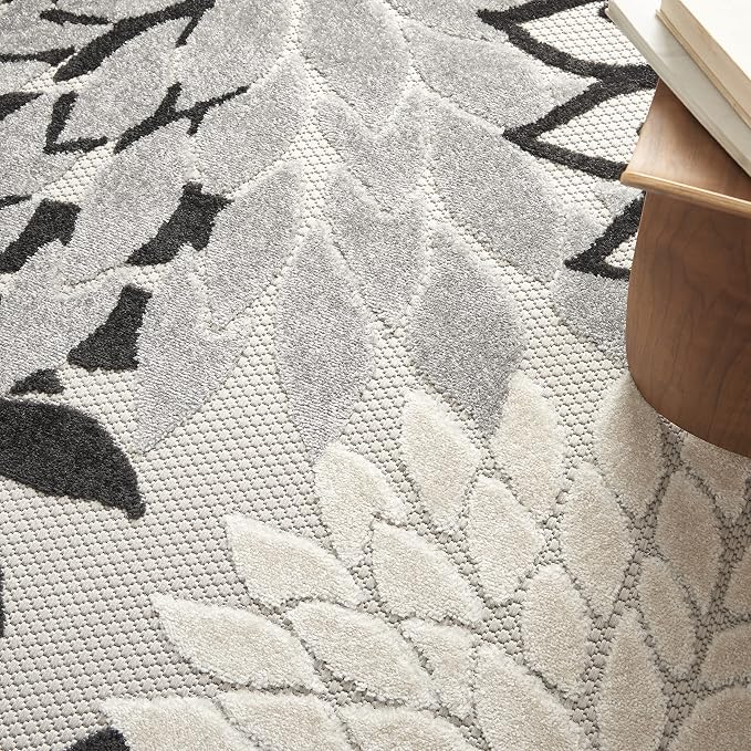 Nourison Home Aloha 48" Round Fabric Indoor/Outdoor Rug in Black/White Finish